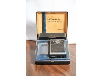 Remington Shaving Set In Original Box And Cleaning Kit
