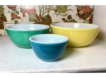 Set Of Three Primary Pyrex Bowls!!