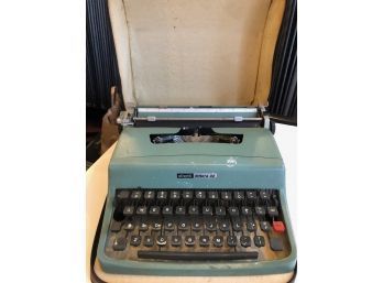 Olivetti Lettera 32 Typewriter In Case Made In Barcelona