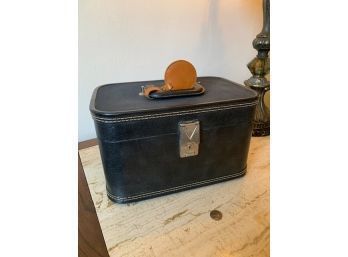 LIKE NEW! Vintage Cosmetic Case/luggage!