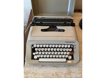 Underwood 319 Typewriter In Case