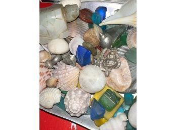 5' Tray With Shells And Shell Pewter Charms