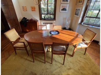John Stuart Dining Room Table With 2 Leaves. 4 Side Chairs 2 Arm Chairs VERY Good Condition