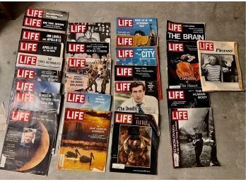 GREAT Lot Of Life Magazines Man On The Moon, International, Picasso Etc