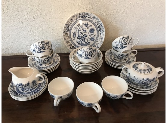 39pc Blue Onion Assorted Sizes Plates And Cups