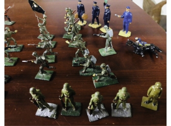 APPROX (25) VINTAGE SMALL TOY LEAD SOLDIERS