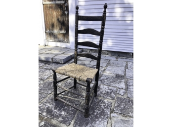 PERIOD SAUSAGE TURNED LADDERBACK SIDE CHAIR