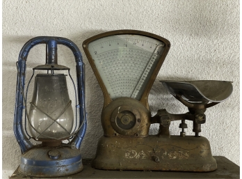 VINTAGE SCALE AND LANTERN