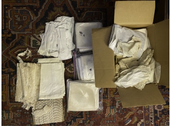 LARGE LOT OF VINTAGE LINEN AND DOILLIES