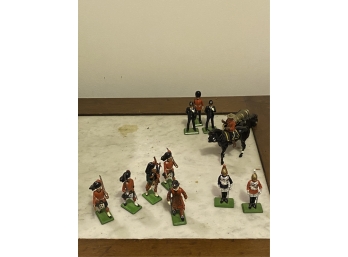 (12) BRITAIN TOY SOLDIERS AND CANNON