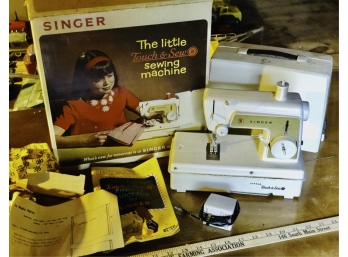SINGER 'THE LITTLE TOUCH AND SEW' SEWING MACHINE