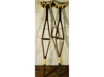 PR VINTAGE WOODEN YOUTH CRUTCHES