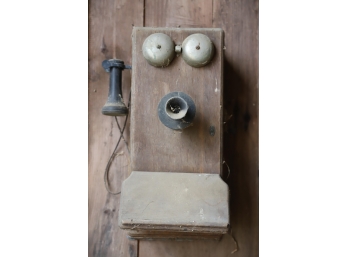 VINTAGE WALL MOUNTED ROTARY PHONE