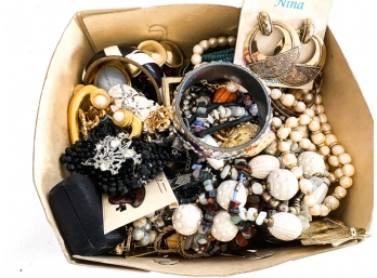 BOX LOT OF VINTAGE AND MODERN COSTUME JEWELRY