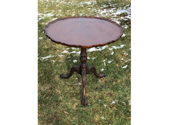 CHIPPENDALE STYLE MAHOGANY TILT-TOP PIE CRUST TABL