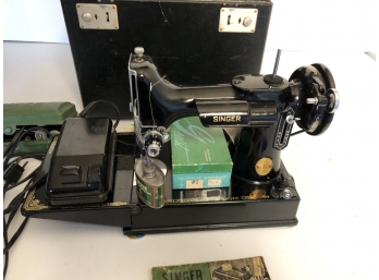 SINGER FEATHERWEIGHT PORTABLE