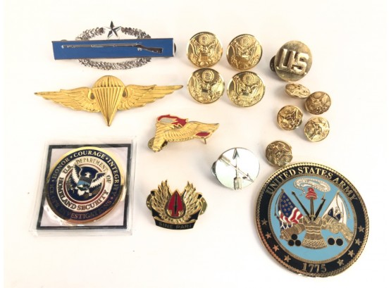LOT MILITARY PINS, BUTTONS AND CHALLENGE COINS