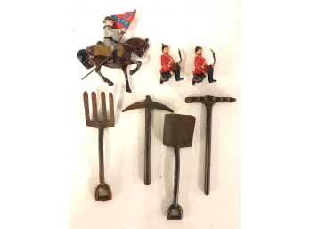 VINTAGE CAST SOLDIERS W/ DIGGING TOYS