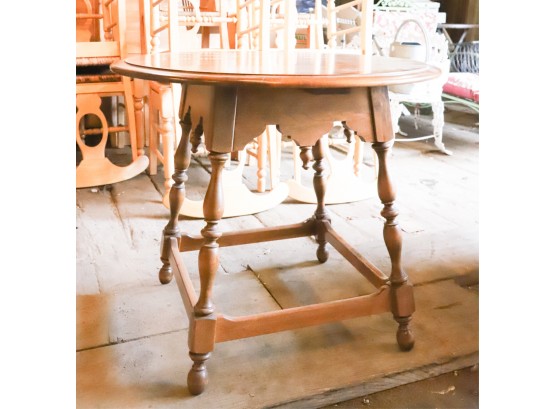 ETHAN ALLEN ROUND MAPLE TABLE with SPLAYED LEGS