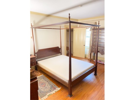 CONTEMPORARY QUEEN-SIZE PENCIL POST TESTER BED
