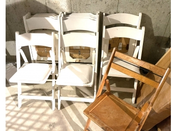 (18) WHITE PAINTED WOODEN FOLDING CHAIRS
