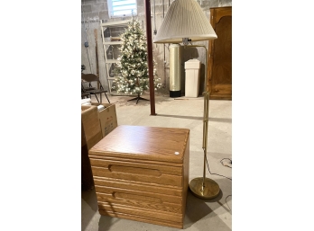 LATE (20TH C) OAK (2) DRAWER END TABLE W/ LAMP