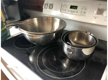 (7) STAINLESS STEAL BOWLS W/ (2) LADLES