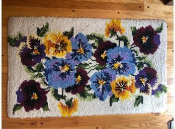 FLORAL HOOKED AREA RUG