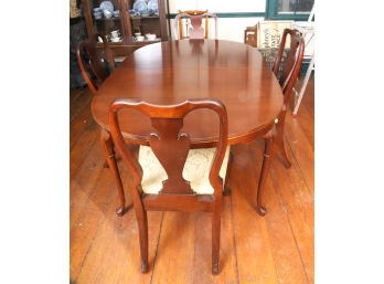 HICKORY QUEEN ANNE STYLE CHERRY TABLE, CHAIRS