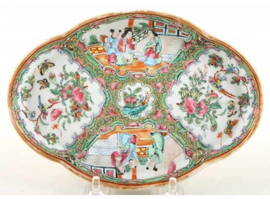 (19th c) CHINESE ROSE MEDALLION SMALL LOBED TRAY