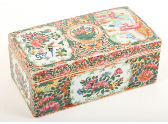 (19th c) CHINESE ROSE MEDALLION COVERED BOX