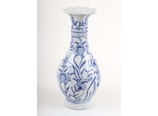(20th c) BLUE and WHITE CHINESE PORCELAIN VASE