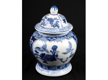 (20th c) CHINESE BLUE and WHITE PORCELAIN VASE