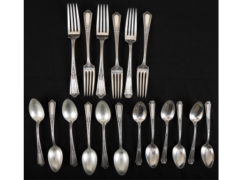 GROUPING OF TOWLE STERLING SILVER FLATWARES