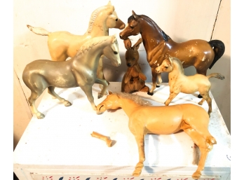 (5) VINTAGE MOLDED TOY HORSES W/ DISNEY KANGAROO