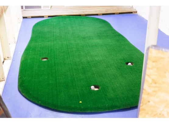 (3) HOLE PRACTICE PUTTING GREEN