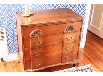CHIPPENDALE STYLE MAHOGANY BUTLER'S CHEST