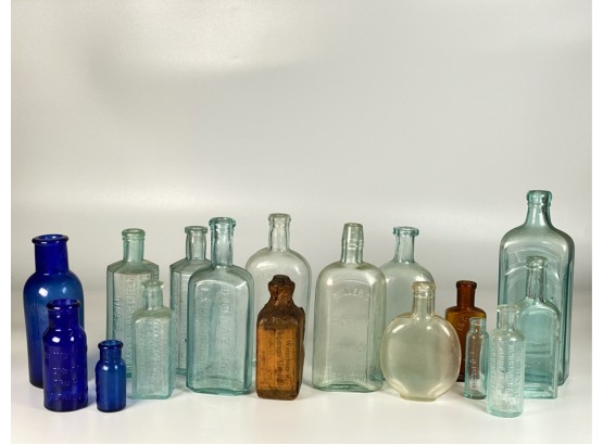 GROUP OF (17) ANTIQUE GLASS BOTTLES