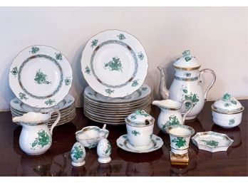 (22) PC HEREND 'CHINESE BOUQUET APPONYI GREEN' SET