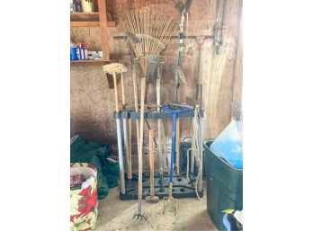 GROUP OF APPROX (12) HAND TOOLS