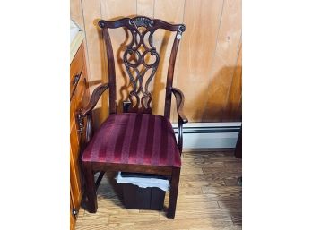 UPHOLSTERED DINING ROOM CHAIR