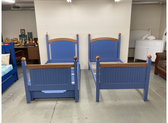 NEAR PAIR 'MAINE COTTAGE FURNITURE' TWIN SIZE BEDS
