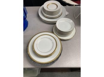 (27) VARIOUS GOLD RIMMED PLATES AND BOWLS