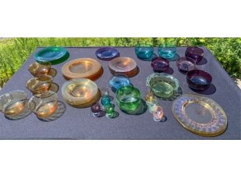 COLLECTION OF NICE QUALITY COLORED GLASS