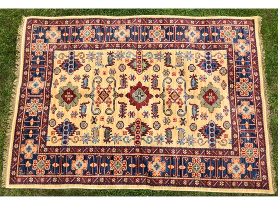 SMALL ROOM SIZED ORIENTAL RUG