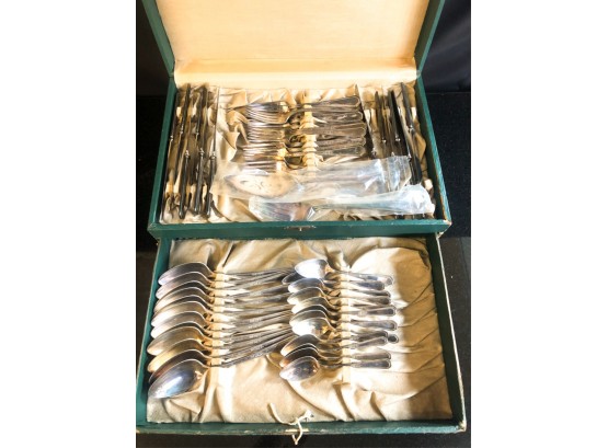 W.M. ROGERS SILVER PLATED FLATWARE SET