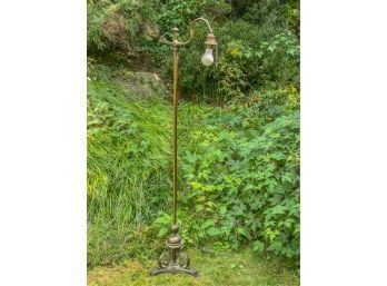 NICE QUALITY BRASS FLOOR LAMP w SCROLLED BASE