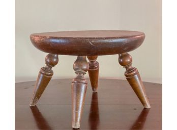 SIGNED WALLACE NUTTING FOOTSTOOL ON TURNED LEGS