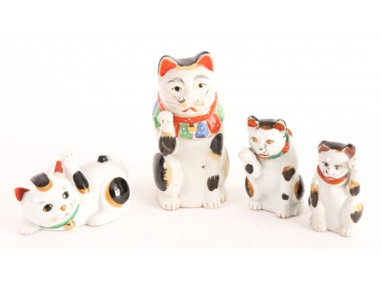 (4) JAPANESE PORCELAIN PAWING CATS