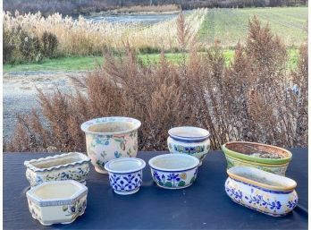 GROUPING OF MISC POTTERY PLANTERS